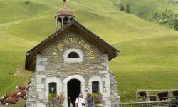 Chapelle du col des Aravis.